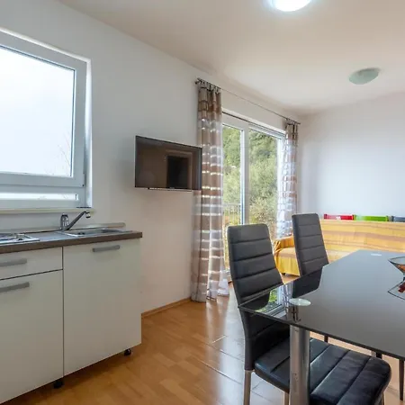Beautiful In W/ Wifi And 1 Bedrooms Apartment *